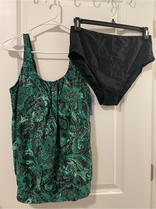 Younique Other - Younique Green Paisley Tankini Top with Black Briefs